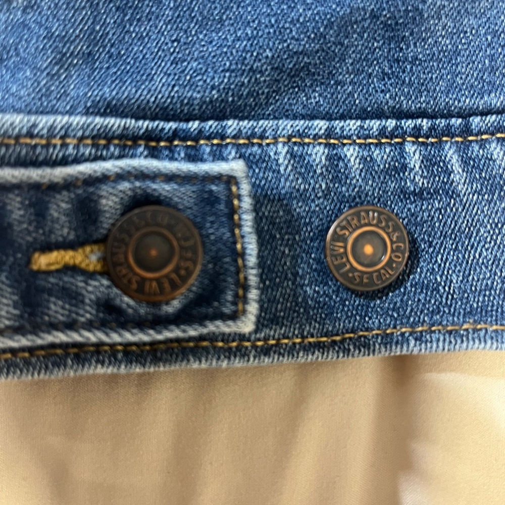 Levi’s Jean Jacket - Picture 9 of 11